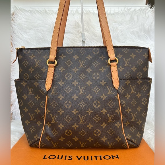 Louis Vuitton Monogram Totally MM - Picture 1 of 17